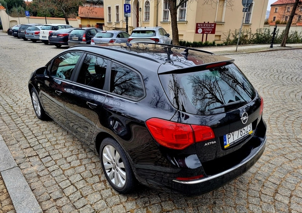 Opel Astra cena 24500 przebieg: 272000, rok produkcji 2013 z Poznań małe 326